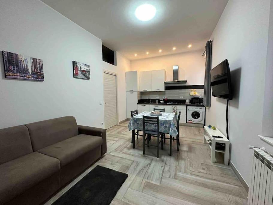 Family Flat Near Metro A Lägenhet Rom Exteriör bild